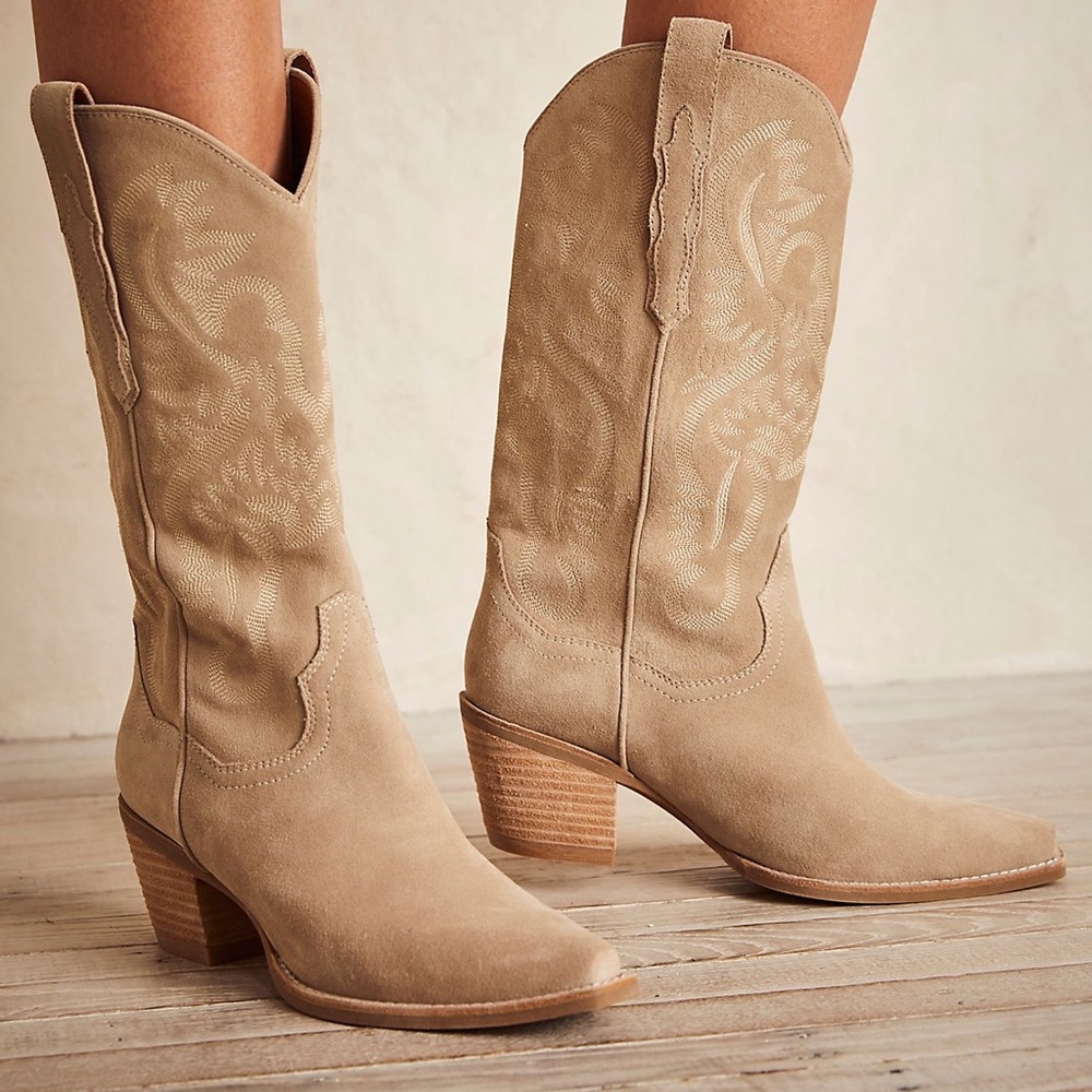 Dagget Western Boots Sand Suede Boots